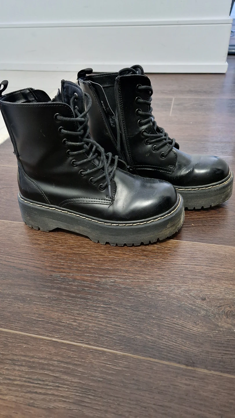 Winter platform boots