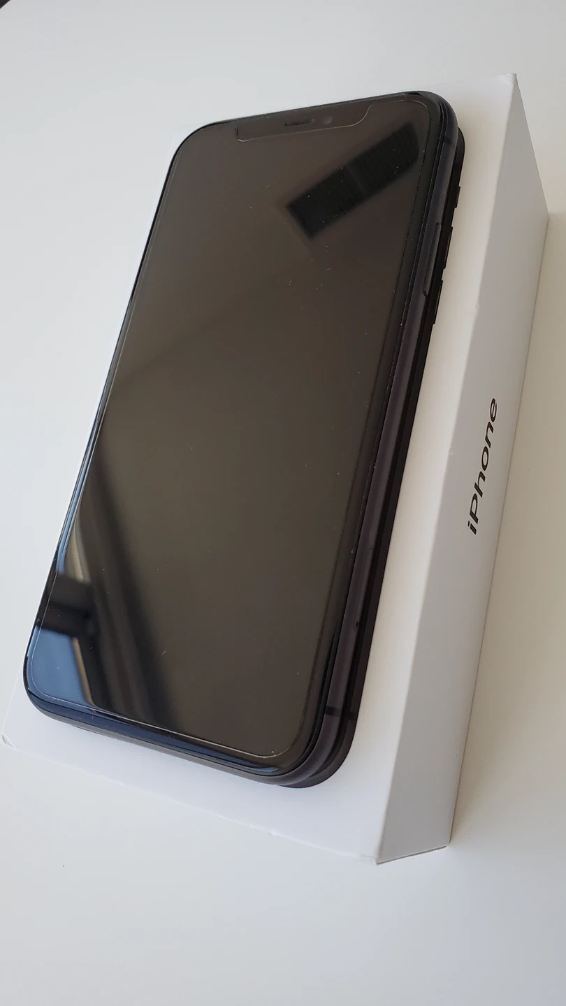 Black iPhone 11 128GB 10/10 Condition + Otterbox Accessories image indicator(3)