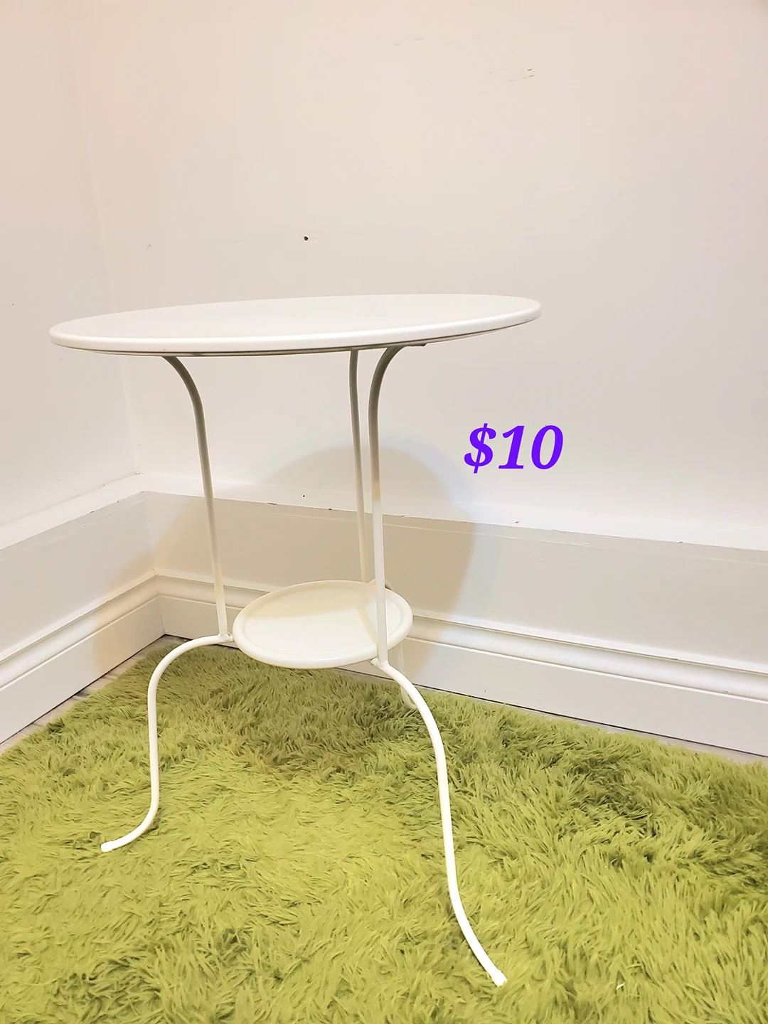 Round coffee table