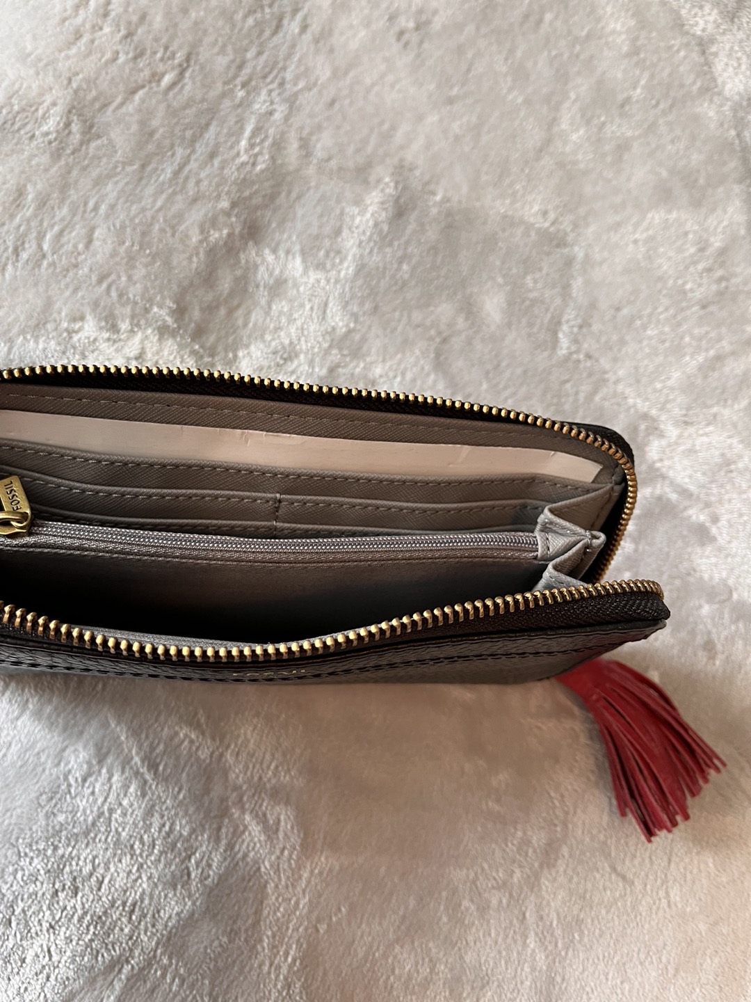 Fossil leather wallet image indicator(4)