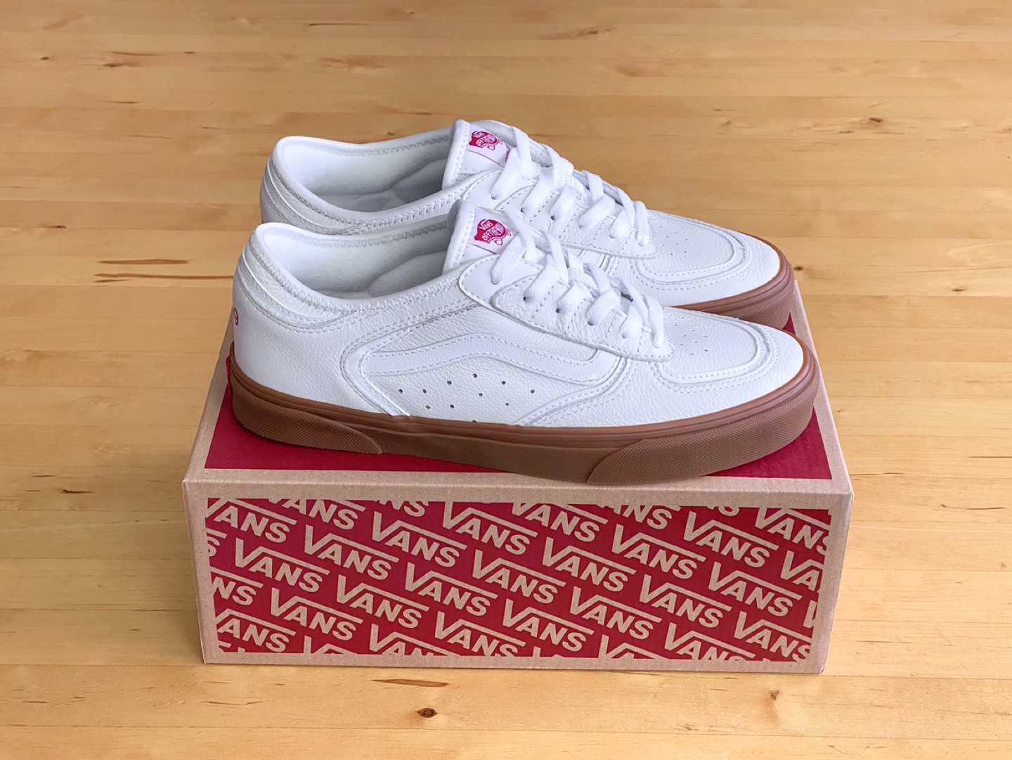 New Vans Rowley Classic True White & Gum Skate Shoes size 8.5 thumbnail