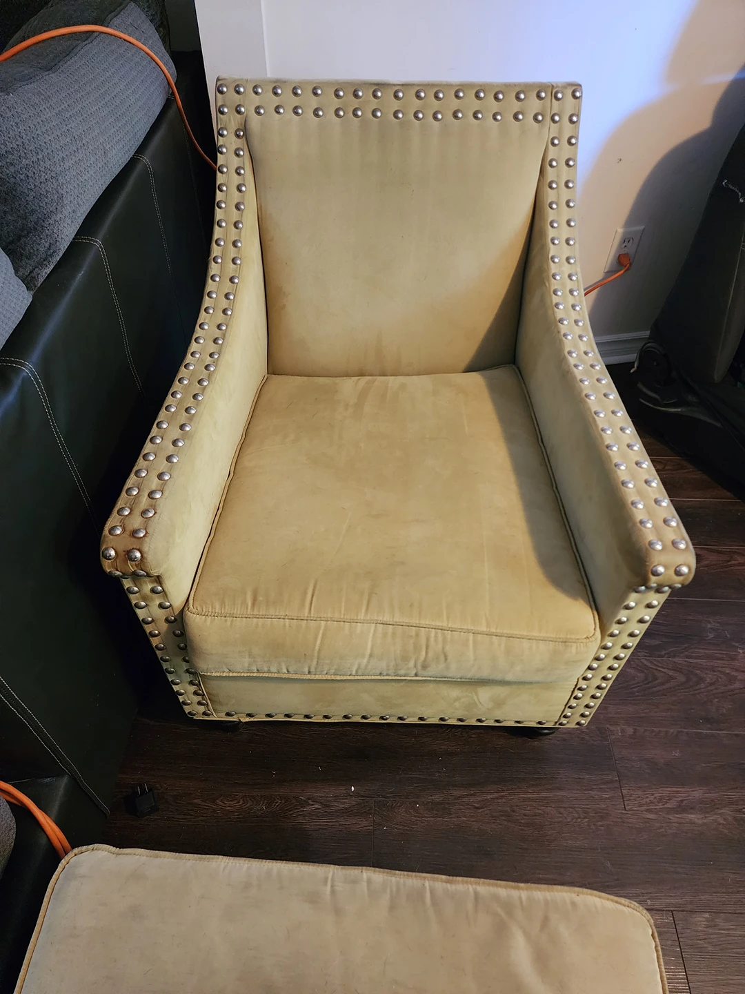 chair and ottoman - photo 3