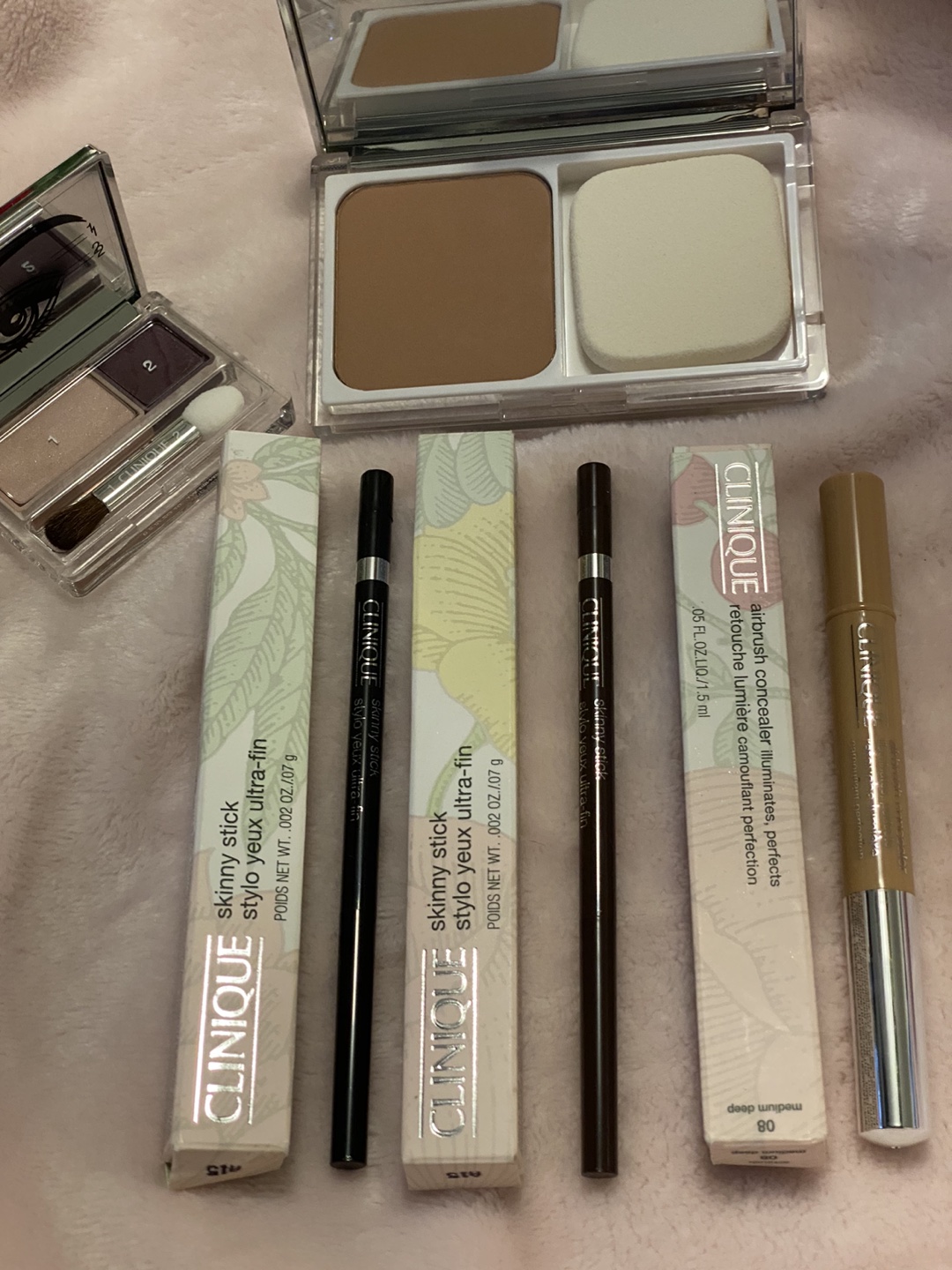Clinique makeup bundle thumbnail
