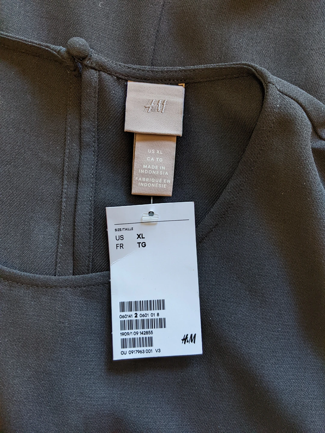 H&M Puff-sleeved Dress NEVER WORN TAG STILL ON image indicator(4)