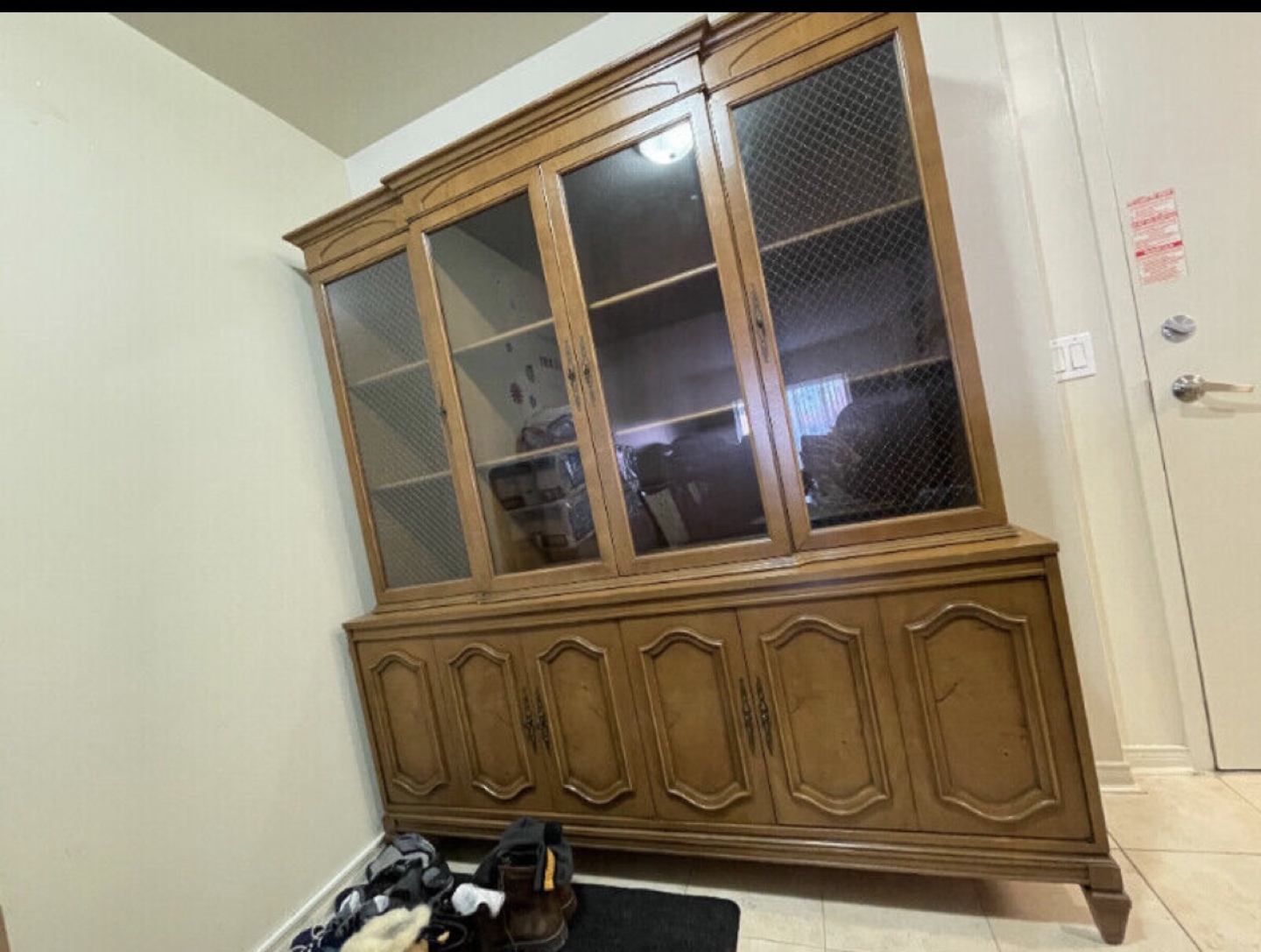 Contemporary Solid Wood Hutch / China Display Cabinet