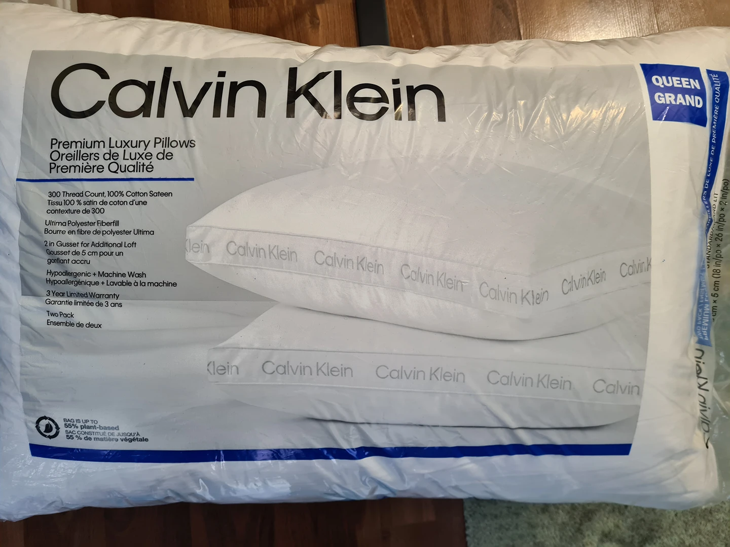 Calvin Klein pillows (queen size) - photo 3