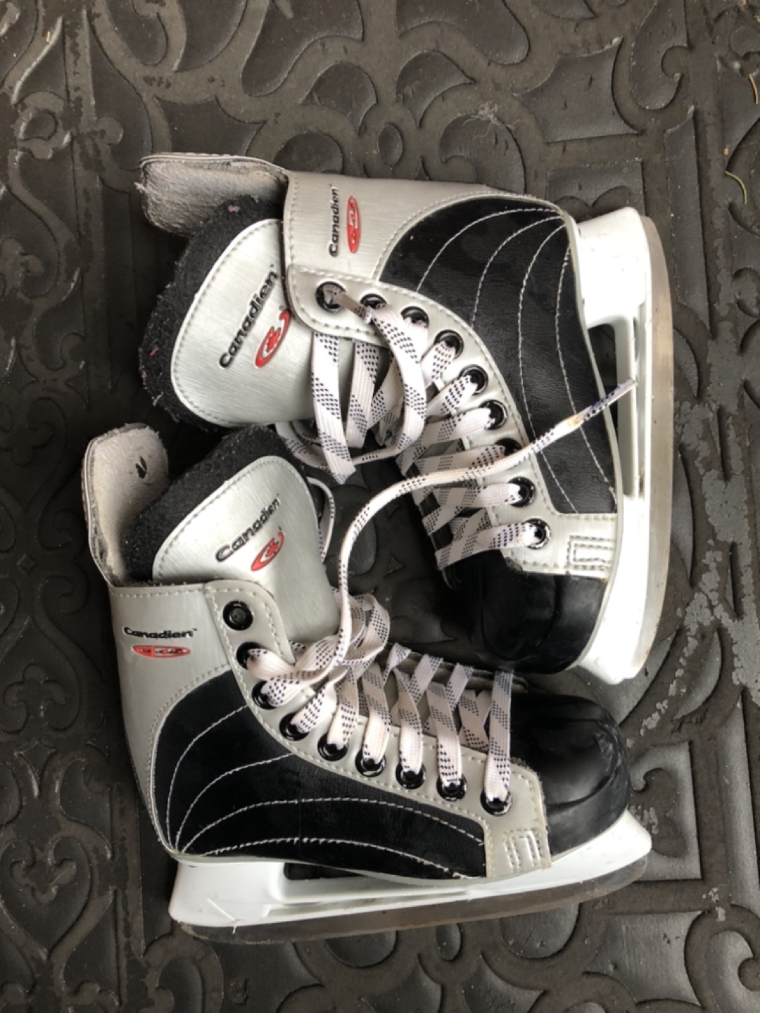 Hockey skates made by Canadien size Y12 thumbnail