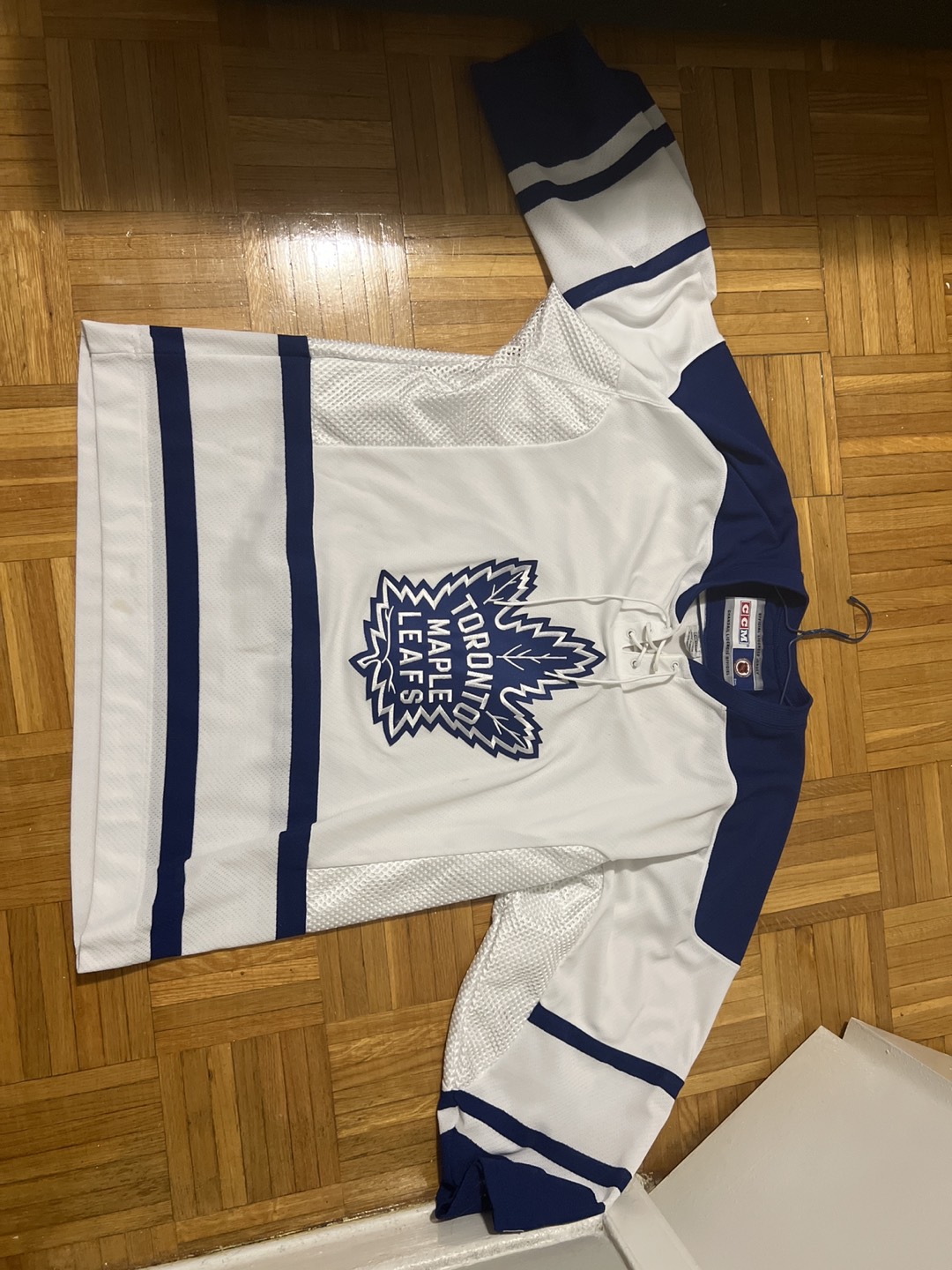 Maple leaf jersey (Large)