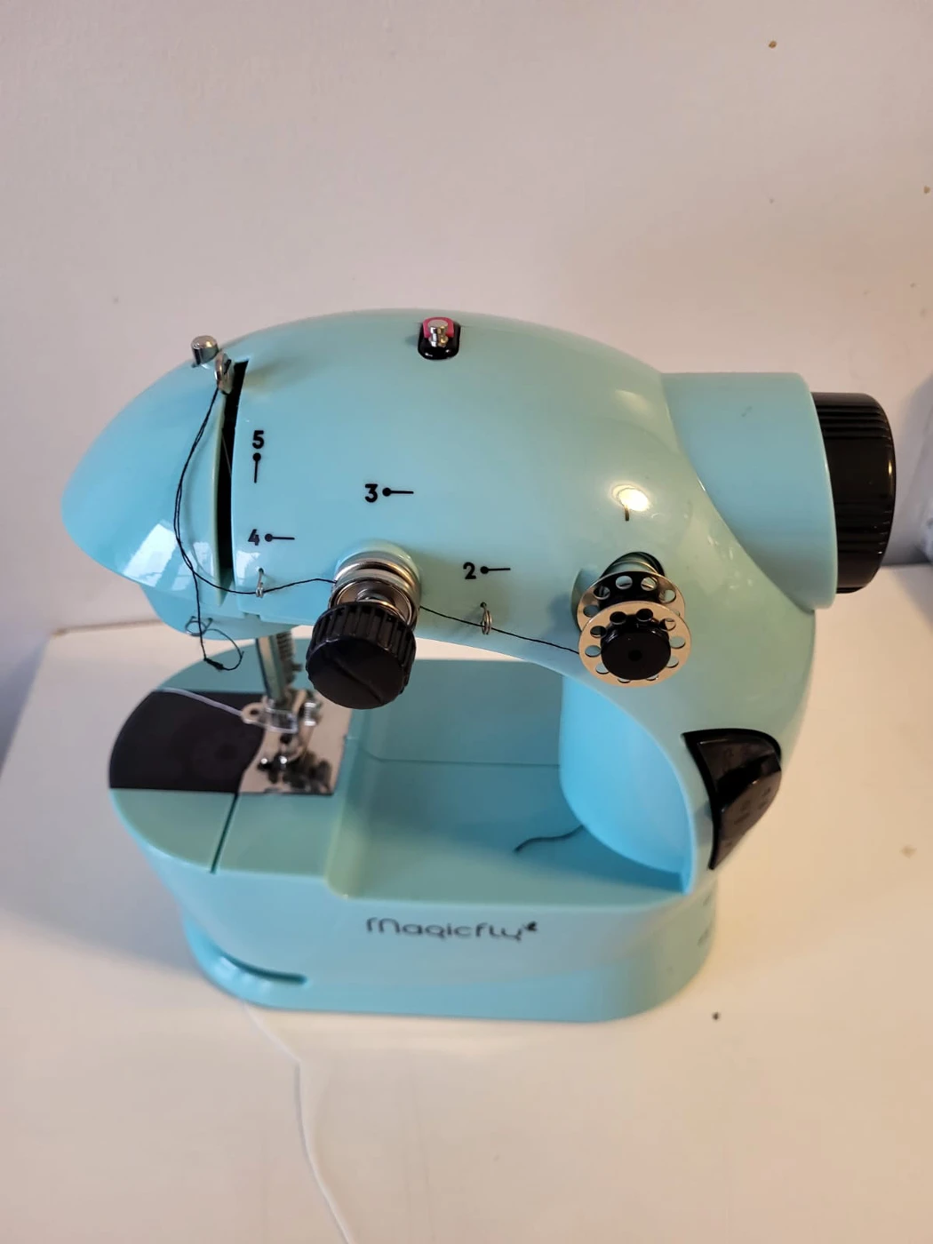 Sewing Machine - LIKE NEW image indicator(5)