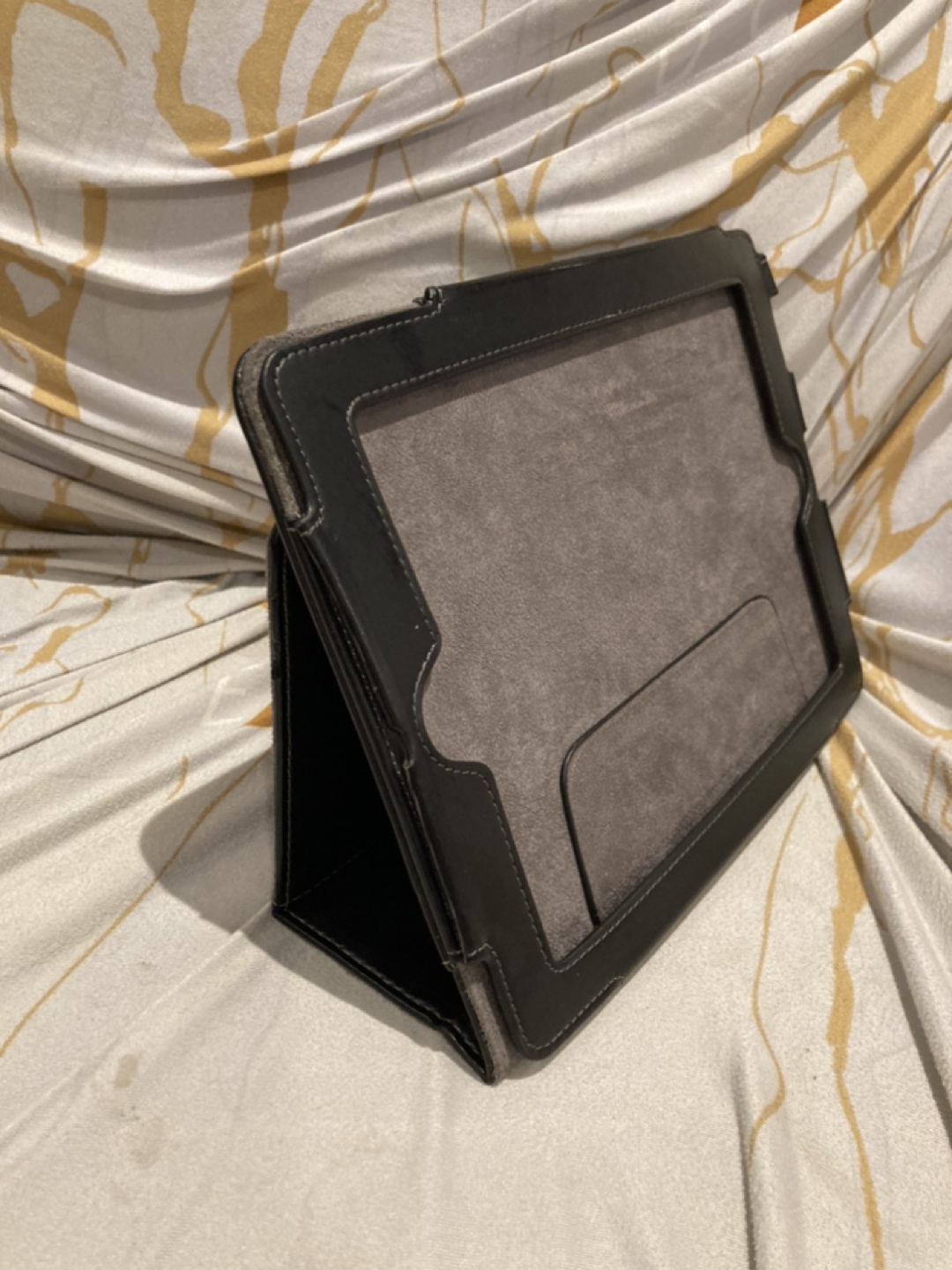 iPad pro leather case/stand for 9.7” display image indicator(2)