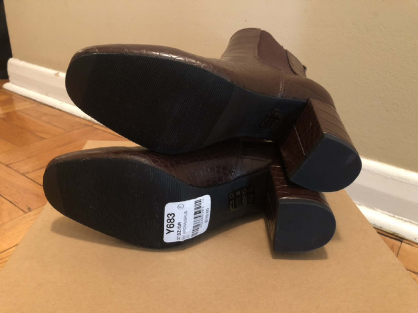 Brand New out of the box Women’s Brown Booties Size 6.5 image indicator(4)