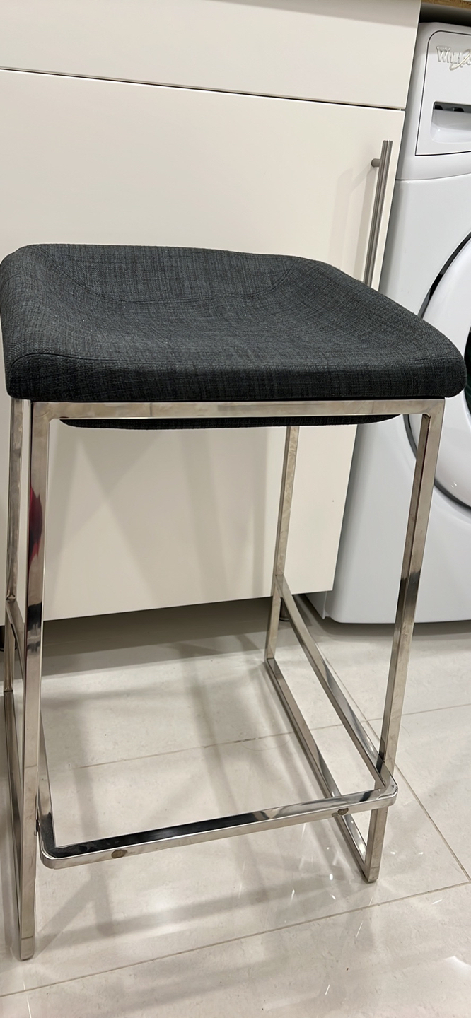Structube bar stools - photo 2