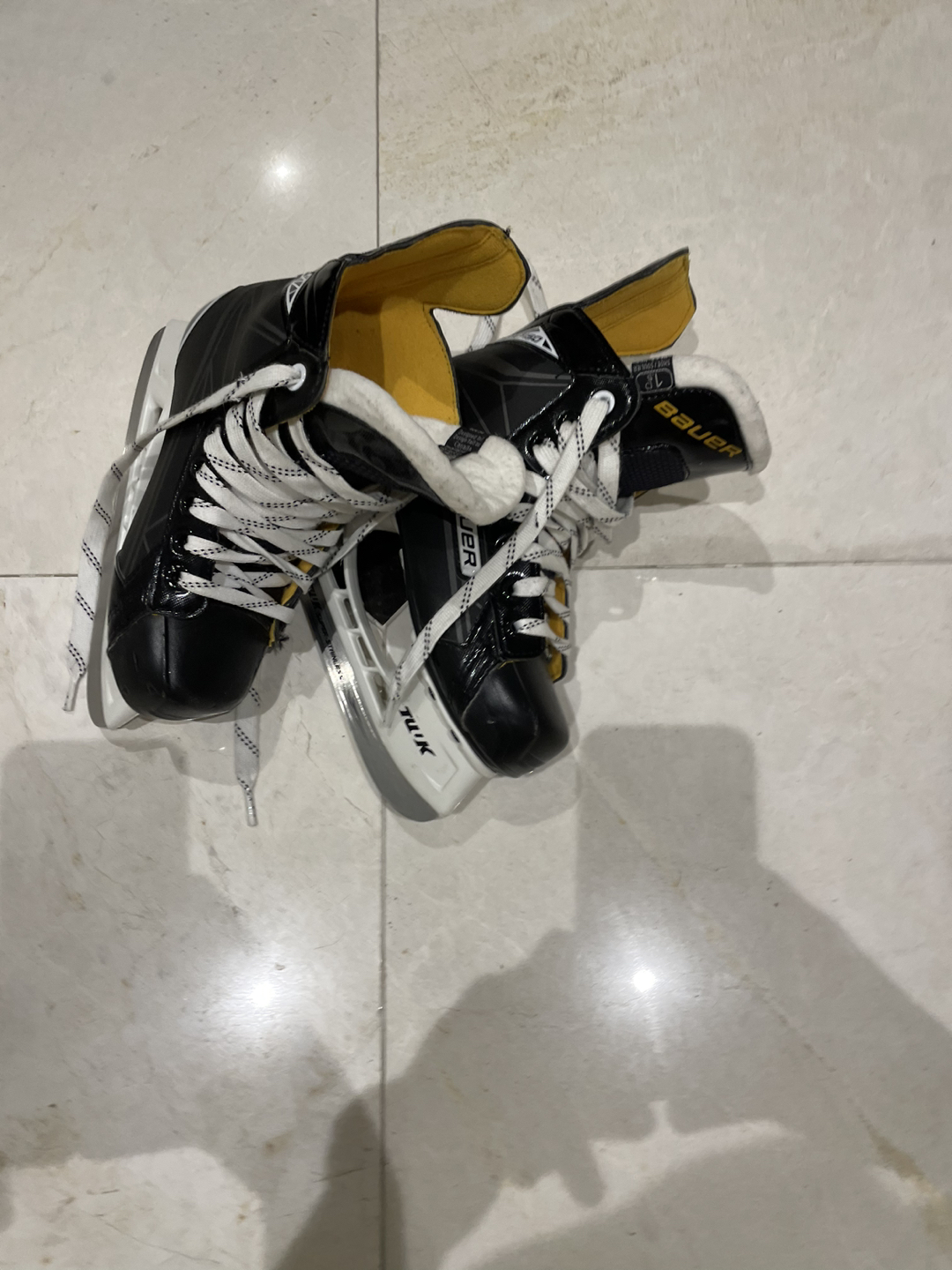 Kids ice skate