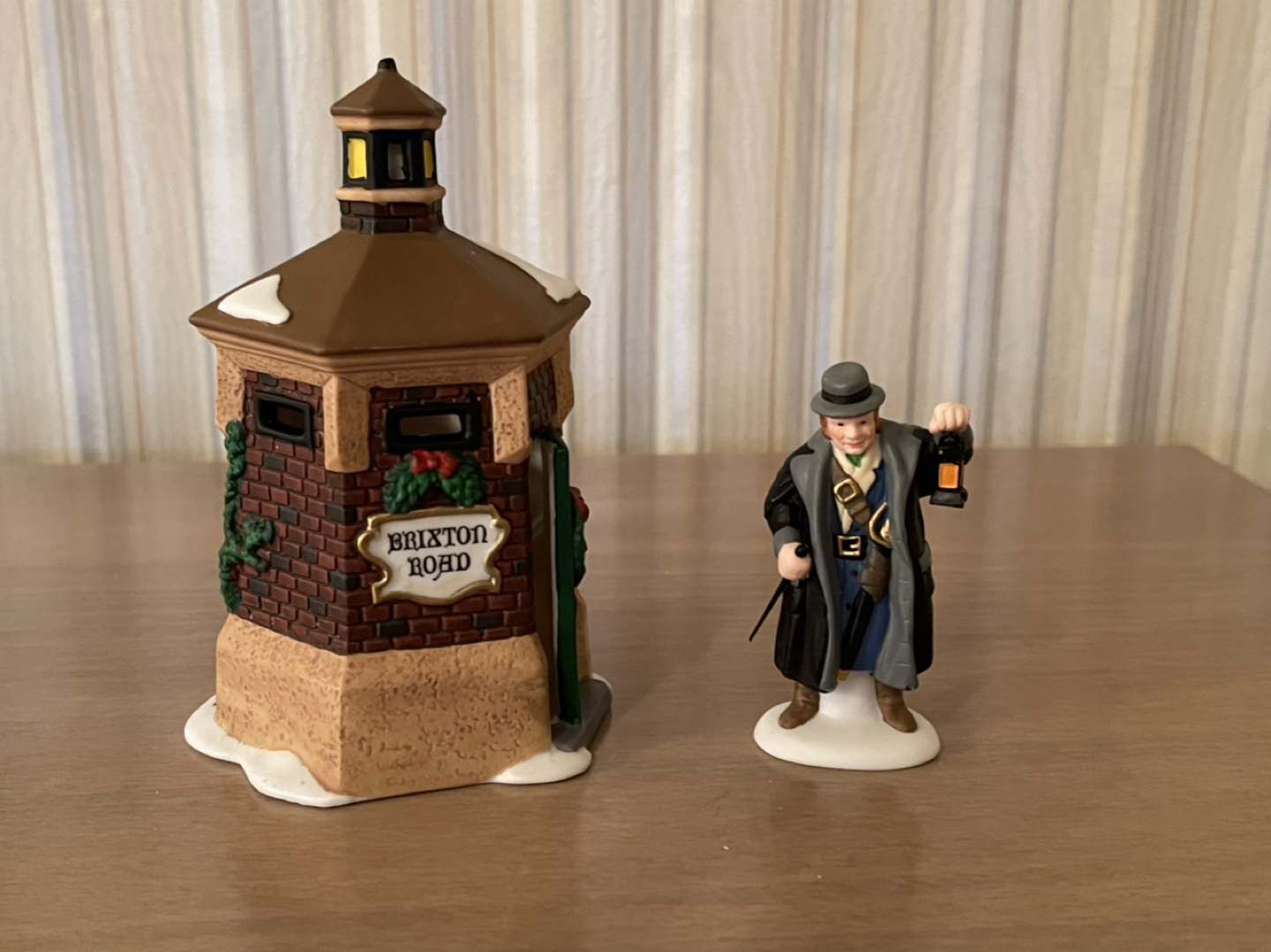 Brixton Road Watchman set of 2 58390
Dept 56 Dicken’s Village thumbnail