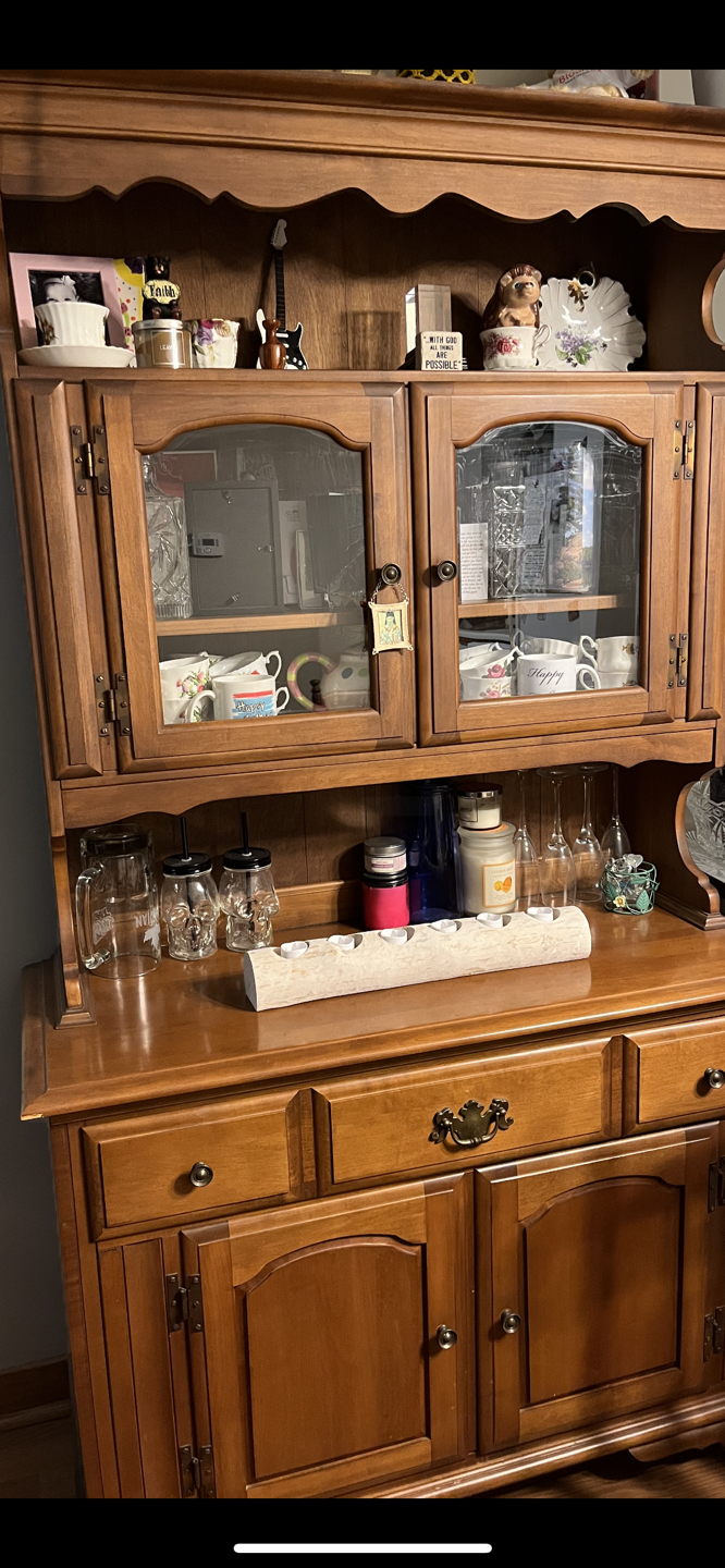 Dining room set with Buffet Hutch $300