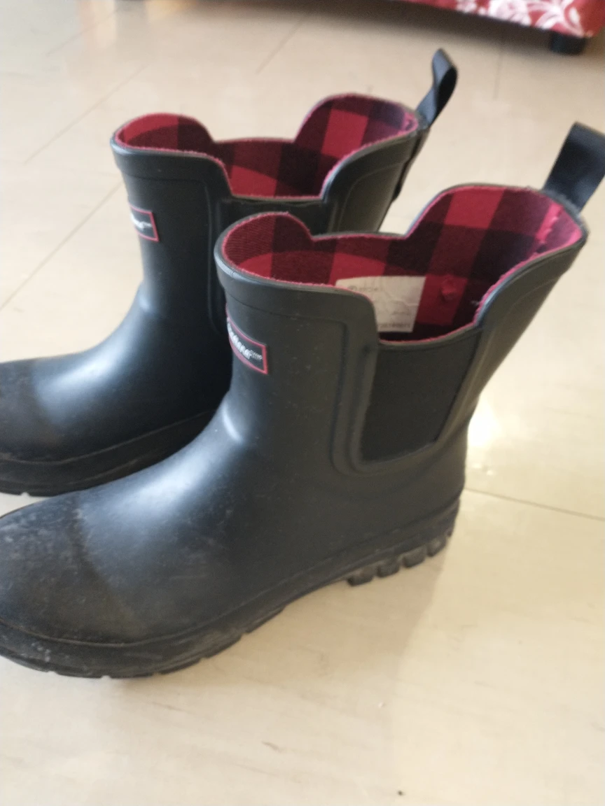 Rain boots women size 7 for $10