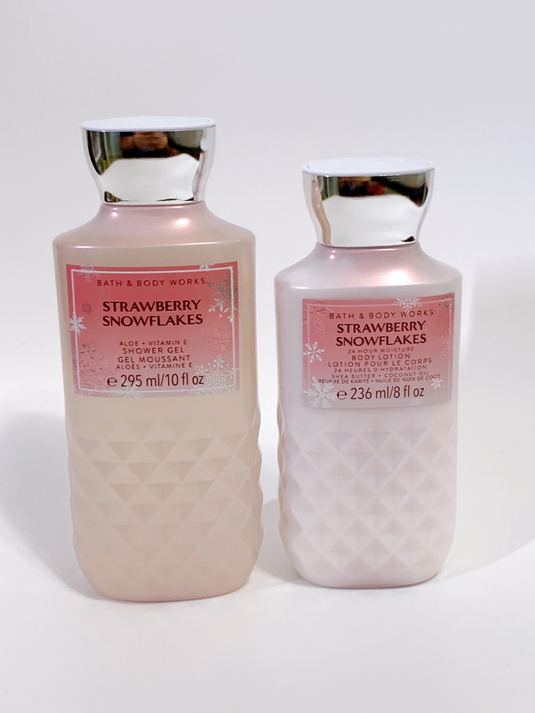 Strawberry Snowflake Duo (Bath & Body Works) thumbnail