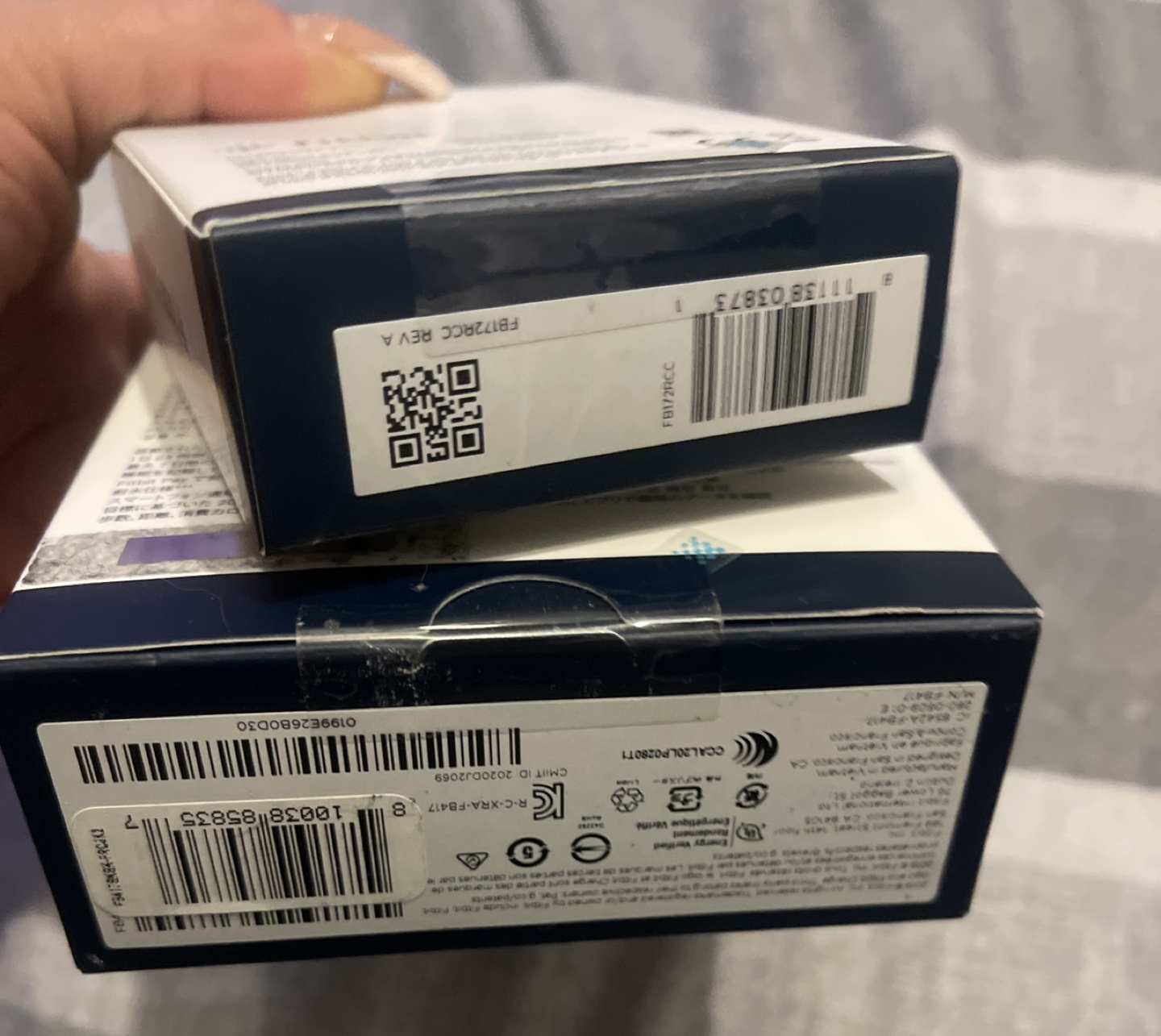 BNIB Fitbit charge 4 - photo 3