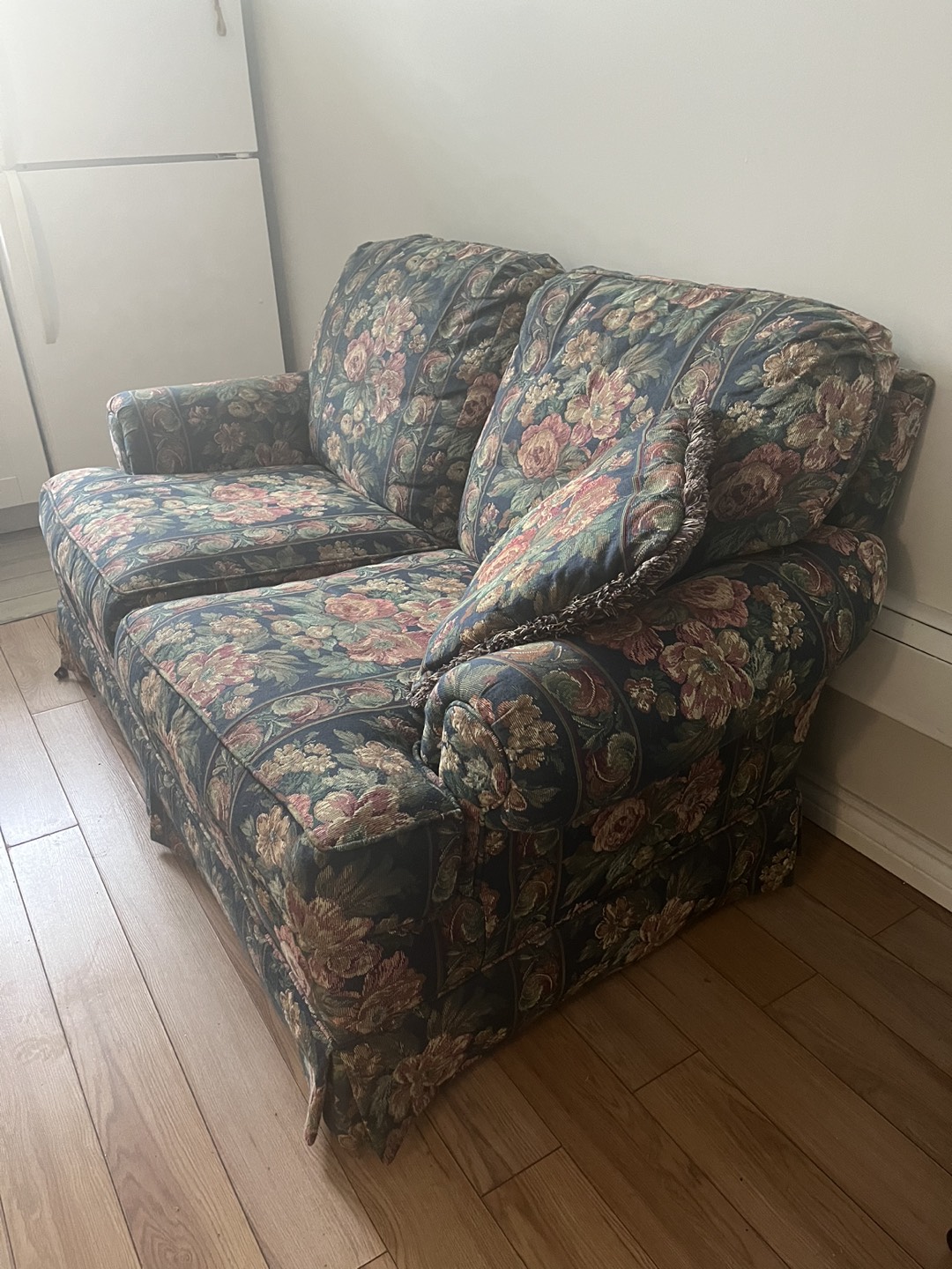 Loveseat couch - photo 2