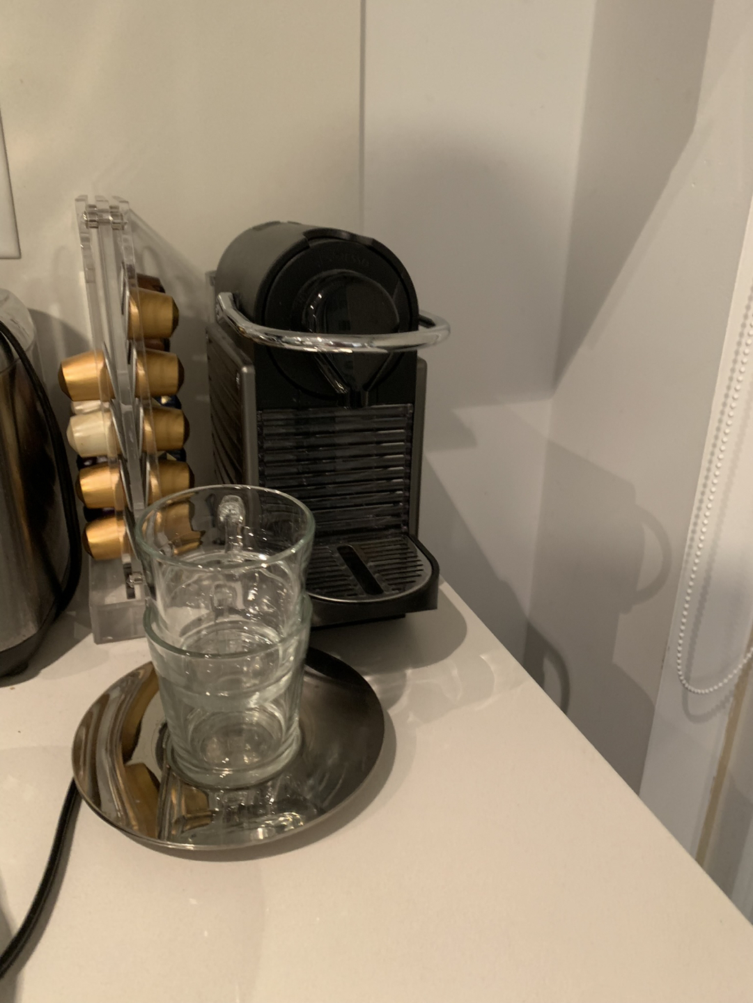 ALL! Nespresso machine + dispenser + cups + 38 free capsules