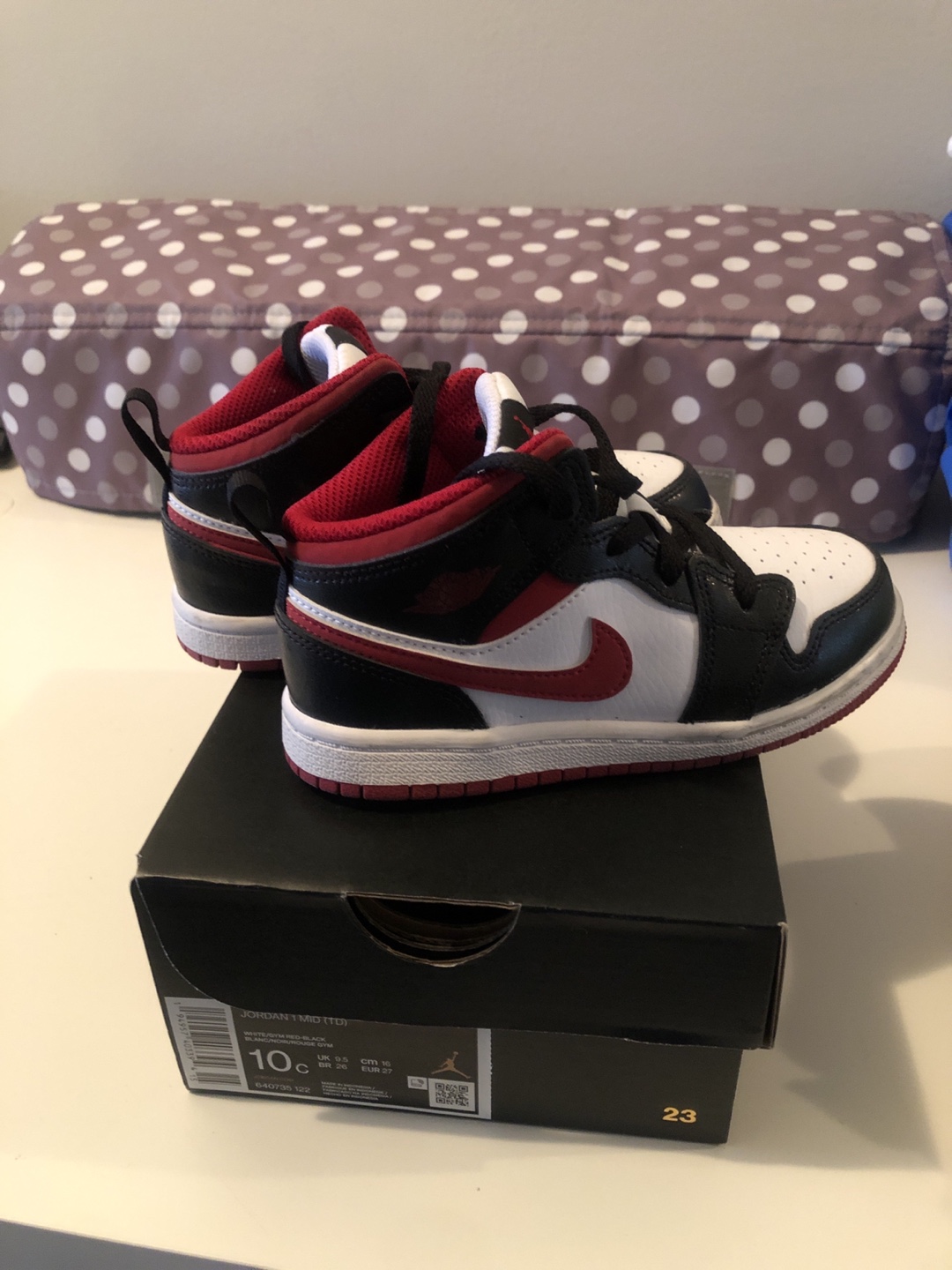 Jordan Mid 1s
