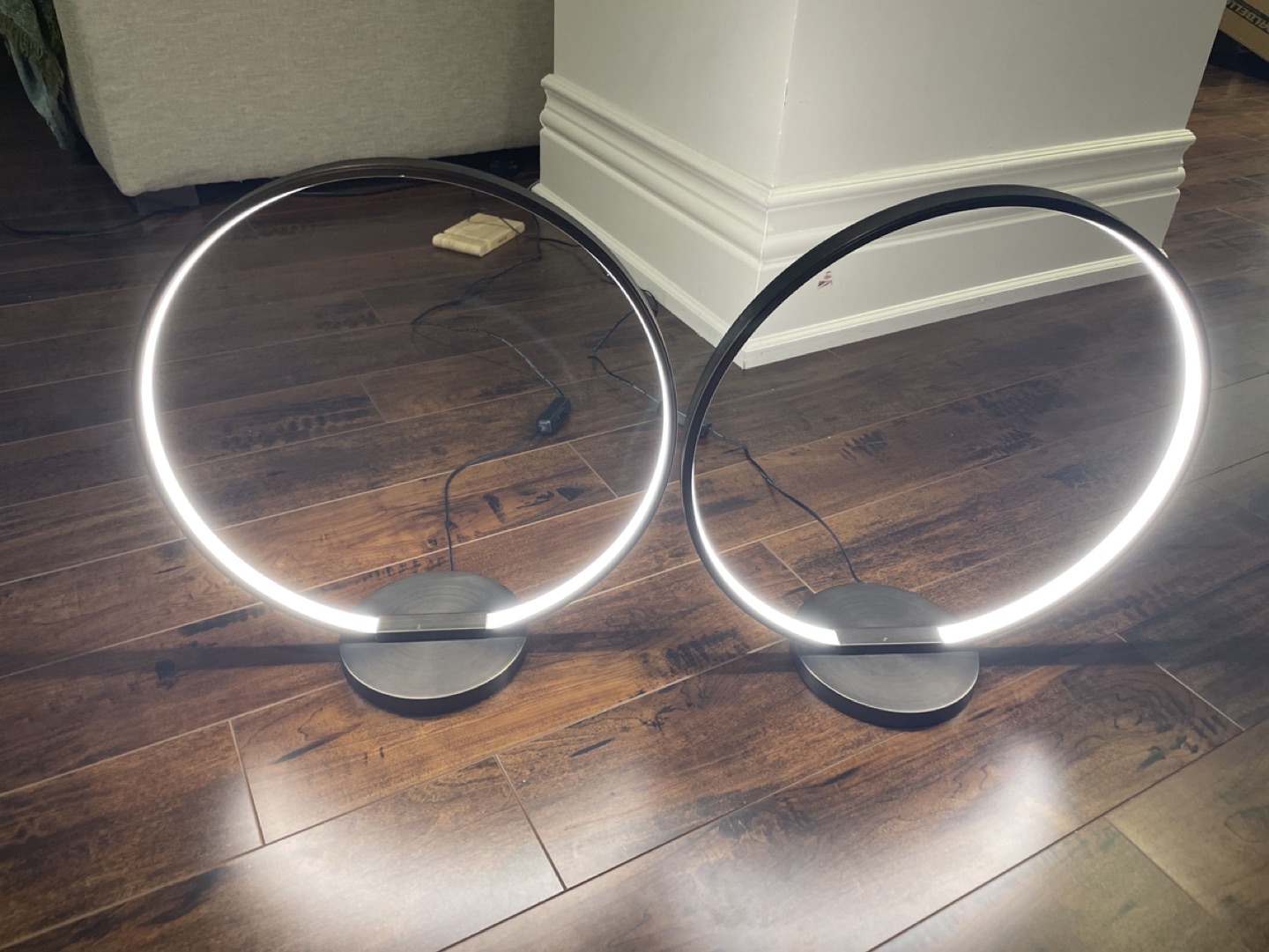 Led loop light for nightstand