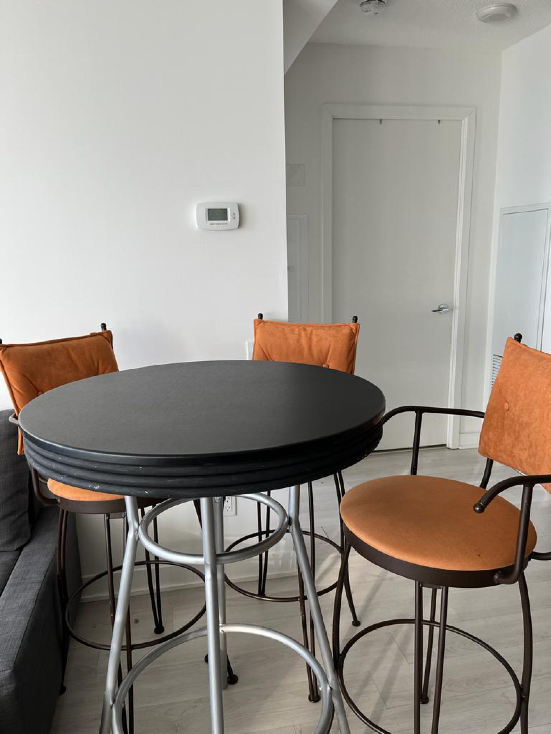Stylish dining table with three highchairs - photo 3