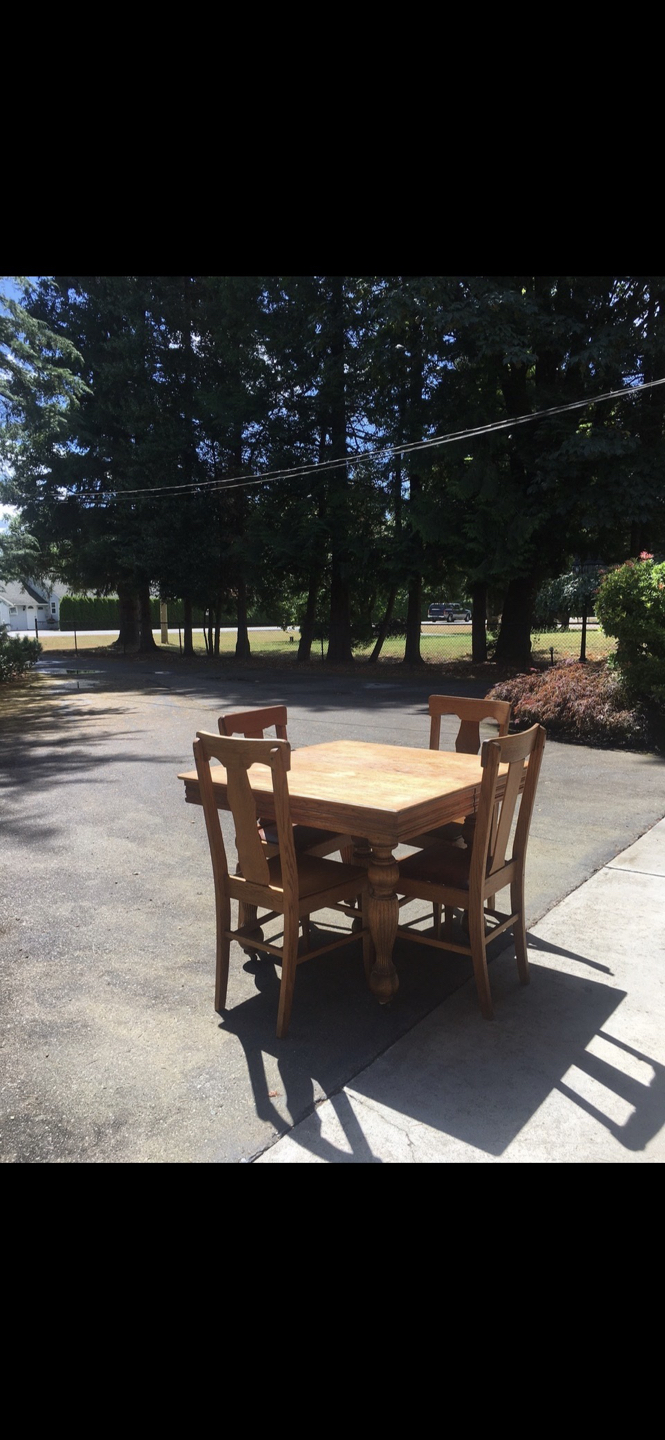 Table and chairs thumbnail