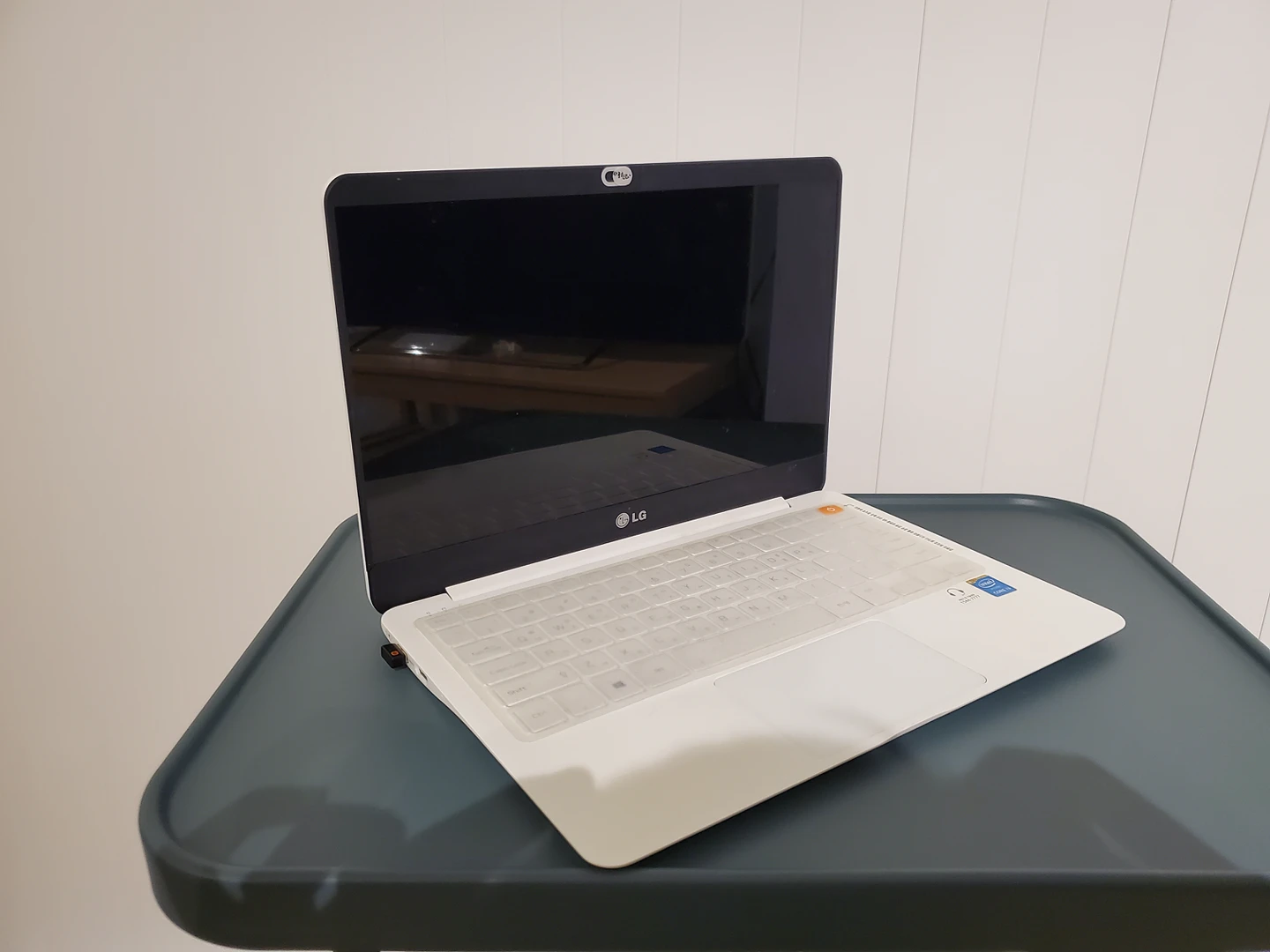 LG Gram 13" Laptop (Intel Core i3, 4GB RAM  128GB SSD) thumbnail