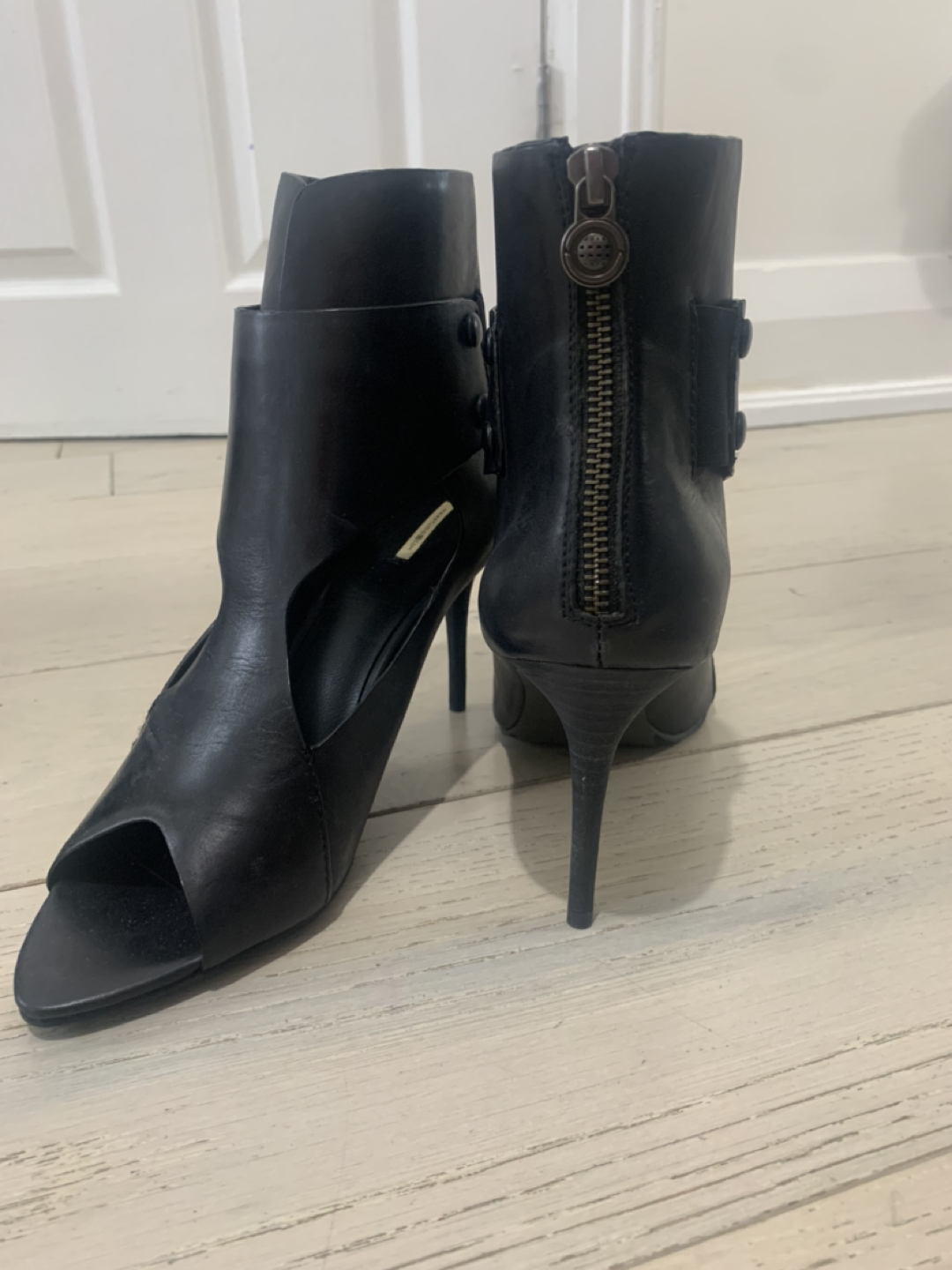 Max studio high heels image indicator(2)