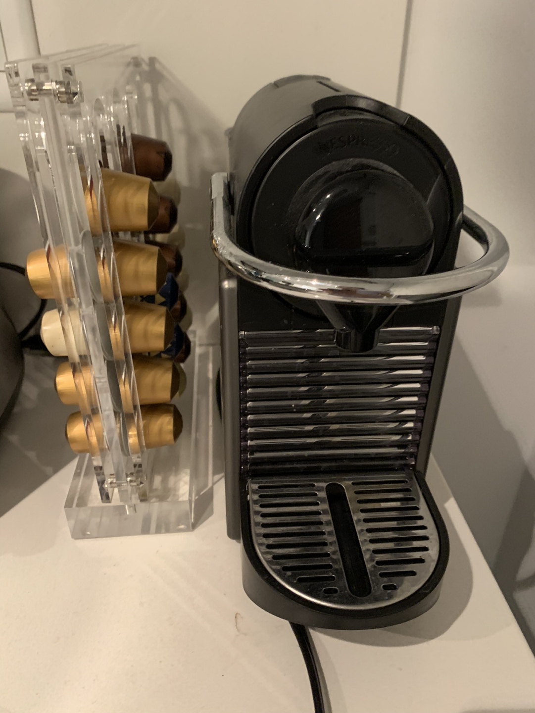 ALL! Nespresso machine + dispenser + cups + 38 free capsules - photo 2
