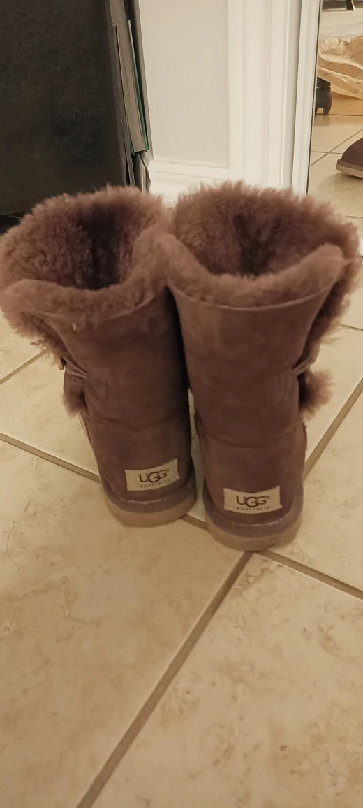 99% New UGG Purple, Size 6 image indicator(2)