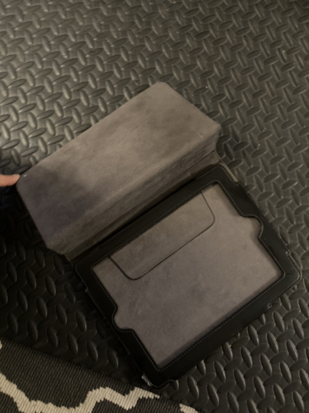 iPad pro leather case/stand for 9.7” display image indicator(3)