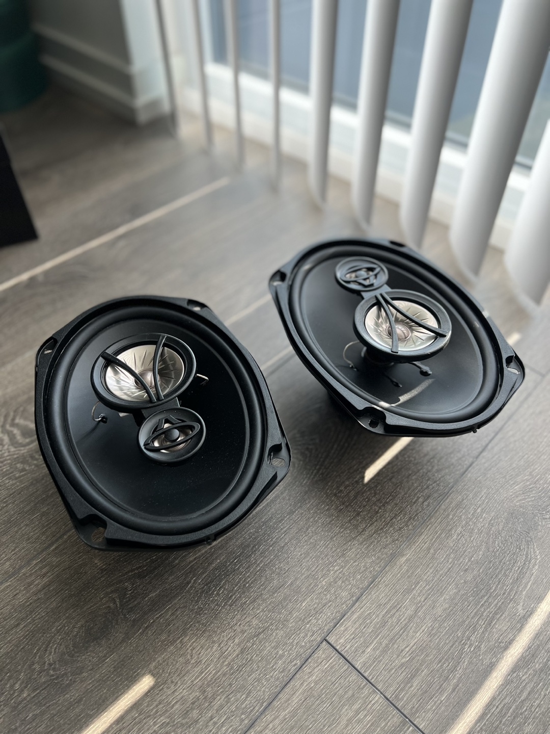 car music speakers thumbnail