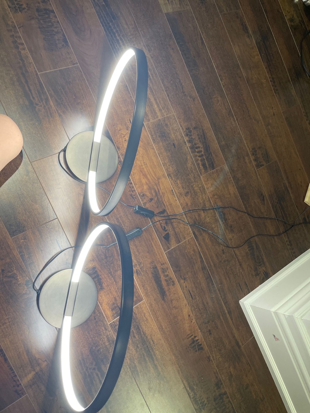 Led loop light for nightstand - photo 3