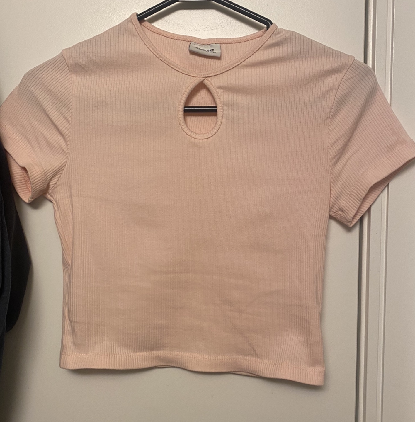 Keyhole cropped short sleeve tee / free drop off