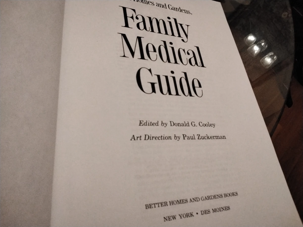 BETTER HOMES AND GARDENS FAMILY MEDICAL GUIDE image indicator(3)