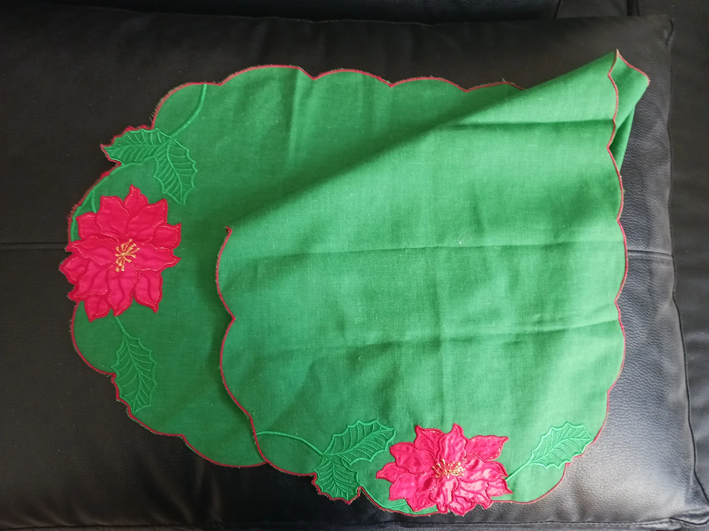 Table Chr Tree Skirts/ on-trend Cut-out Christmas Wrapper image indicator(5)