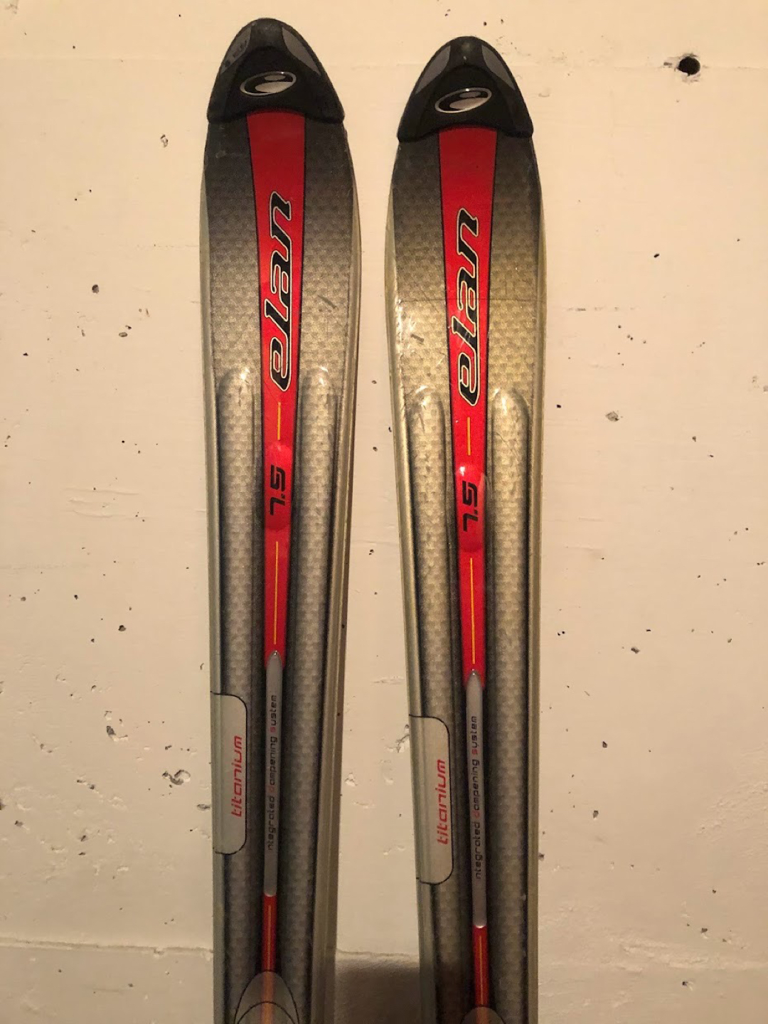 Elan 168cm skis with Salomon bindings and poles image indicator(7)