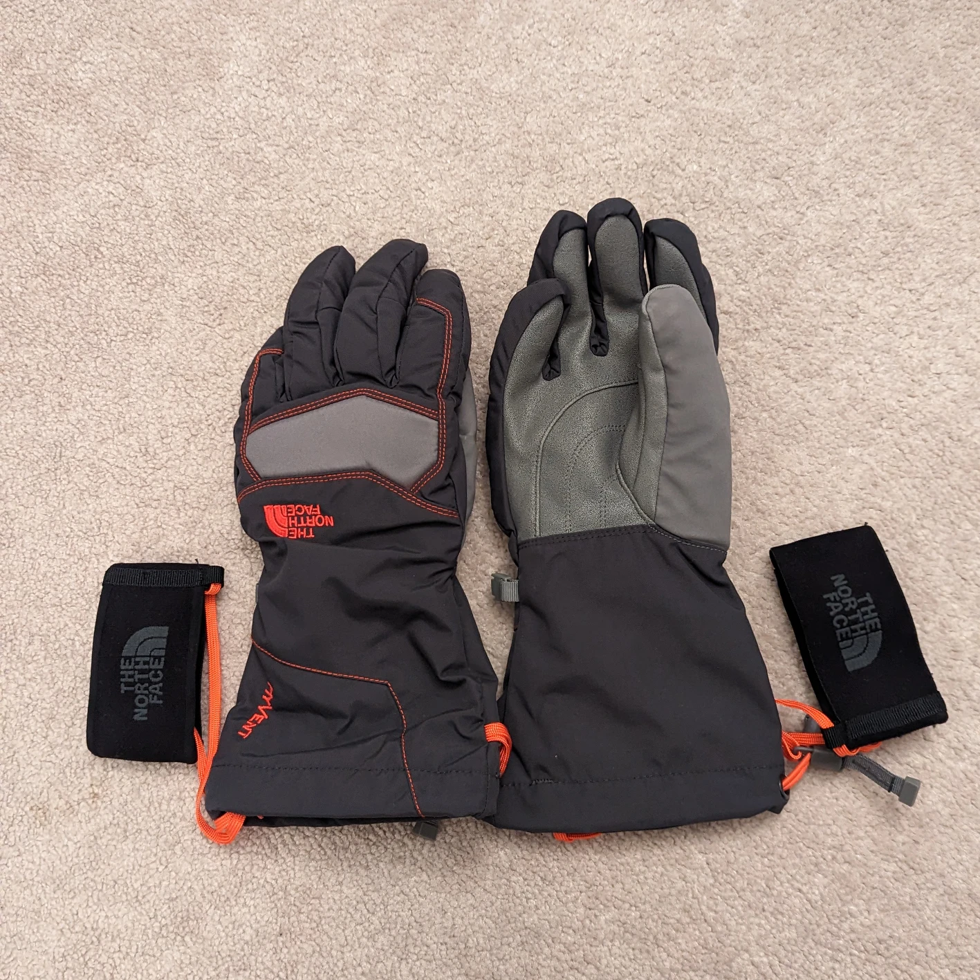 North Face Ski Gloves thumbnail
