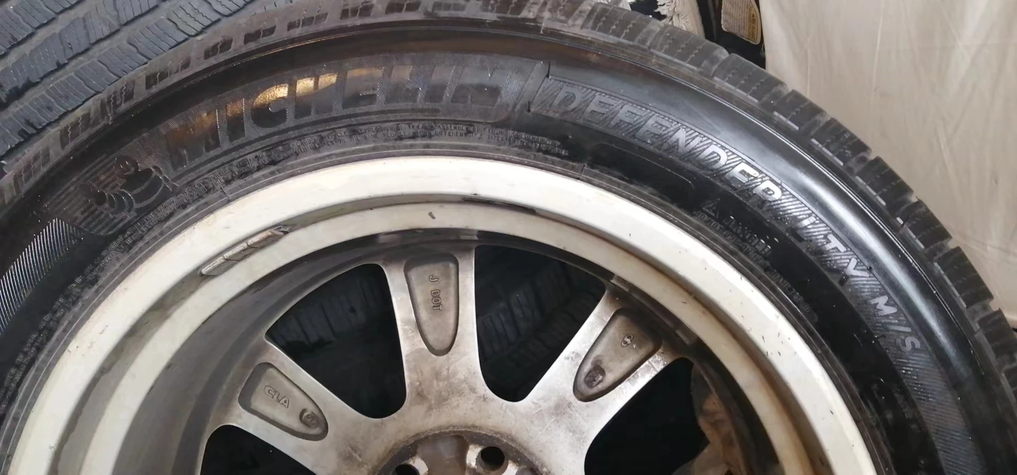 Lexus 19" Wheels with Michelin Tires - photo 4