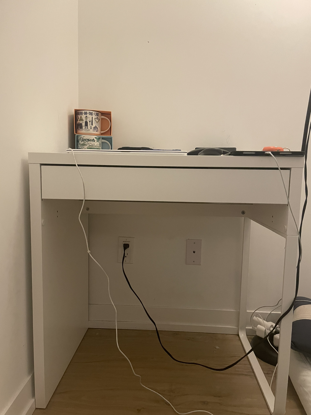 Ikea study desk thumbnail
