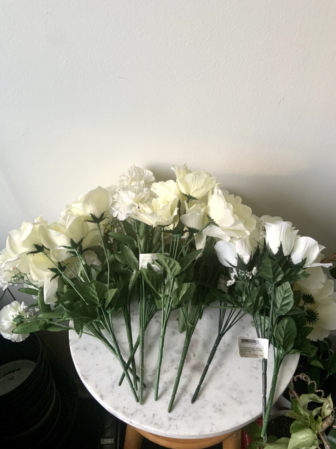 Beautiful artificial flowers with vase image indicator(7)