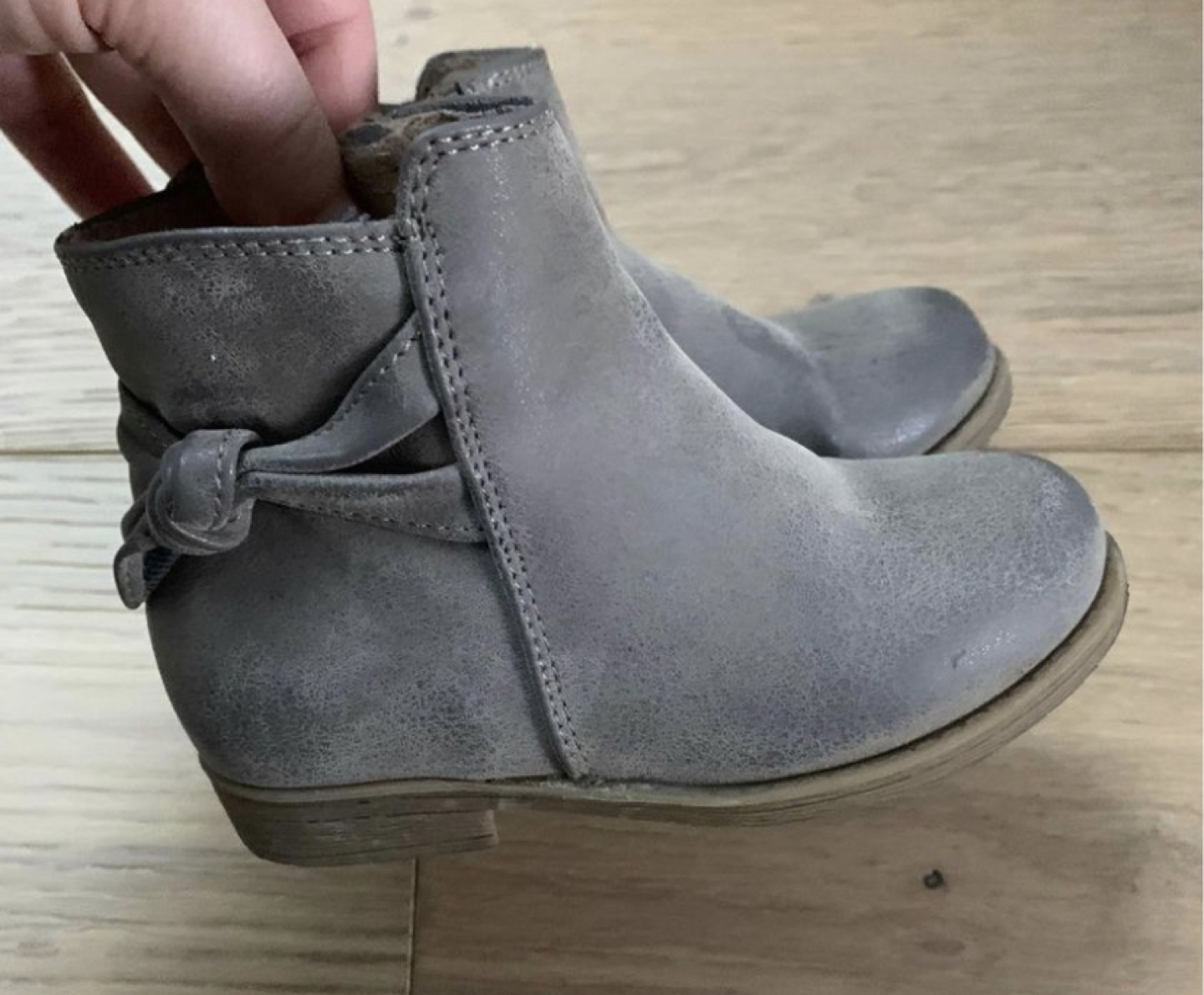 Toddler sz 7 booties #freecycle thumbnail