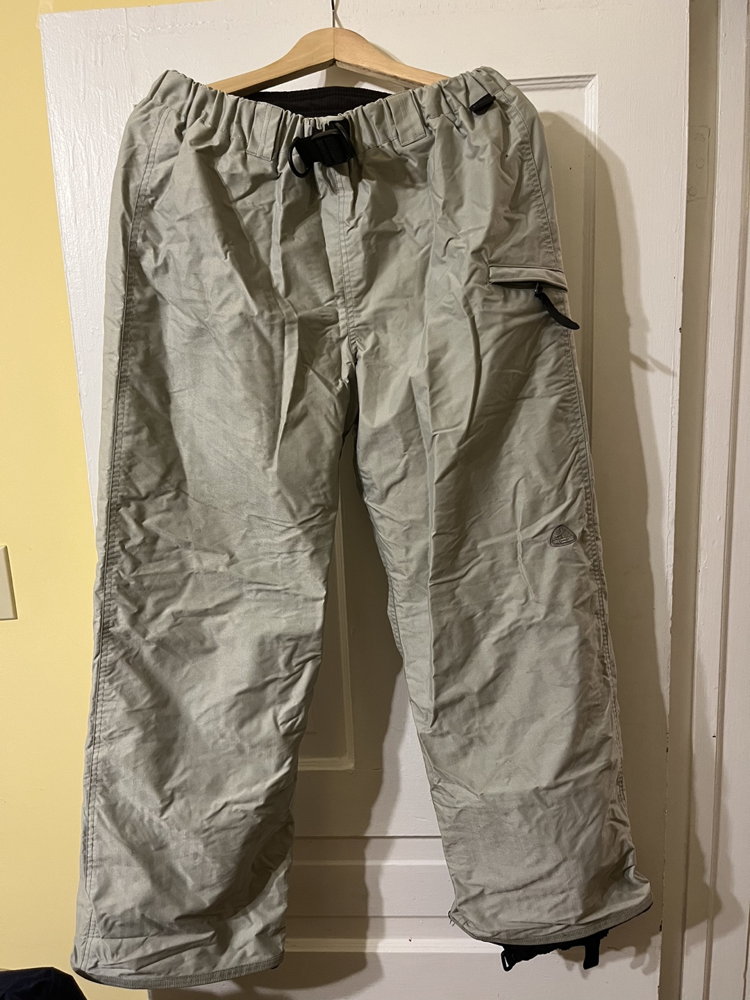 ACG  NIKE snow pants large size 12-14