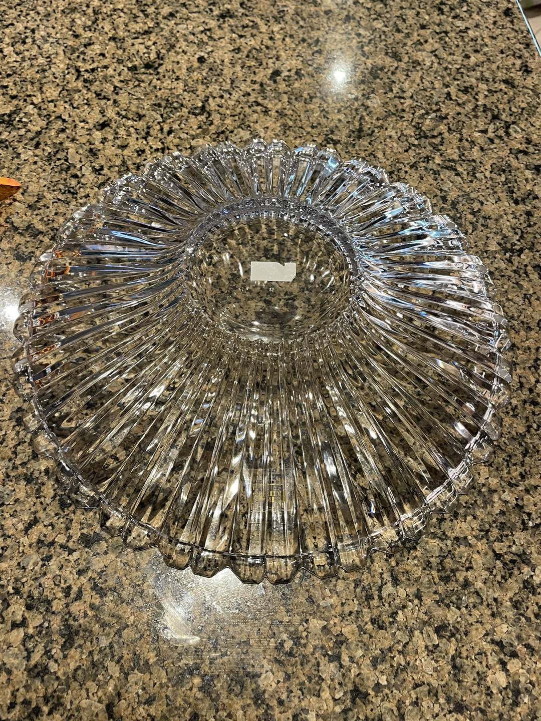 Giftable First Avenue Crystal Decorative Bowl w Ribbed Design image indicator(3)
