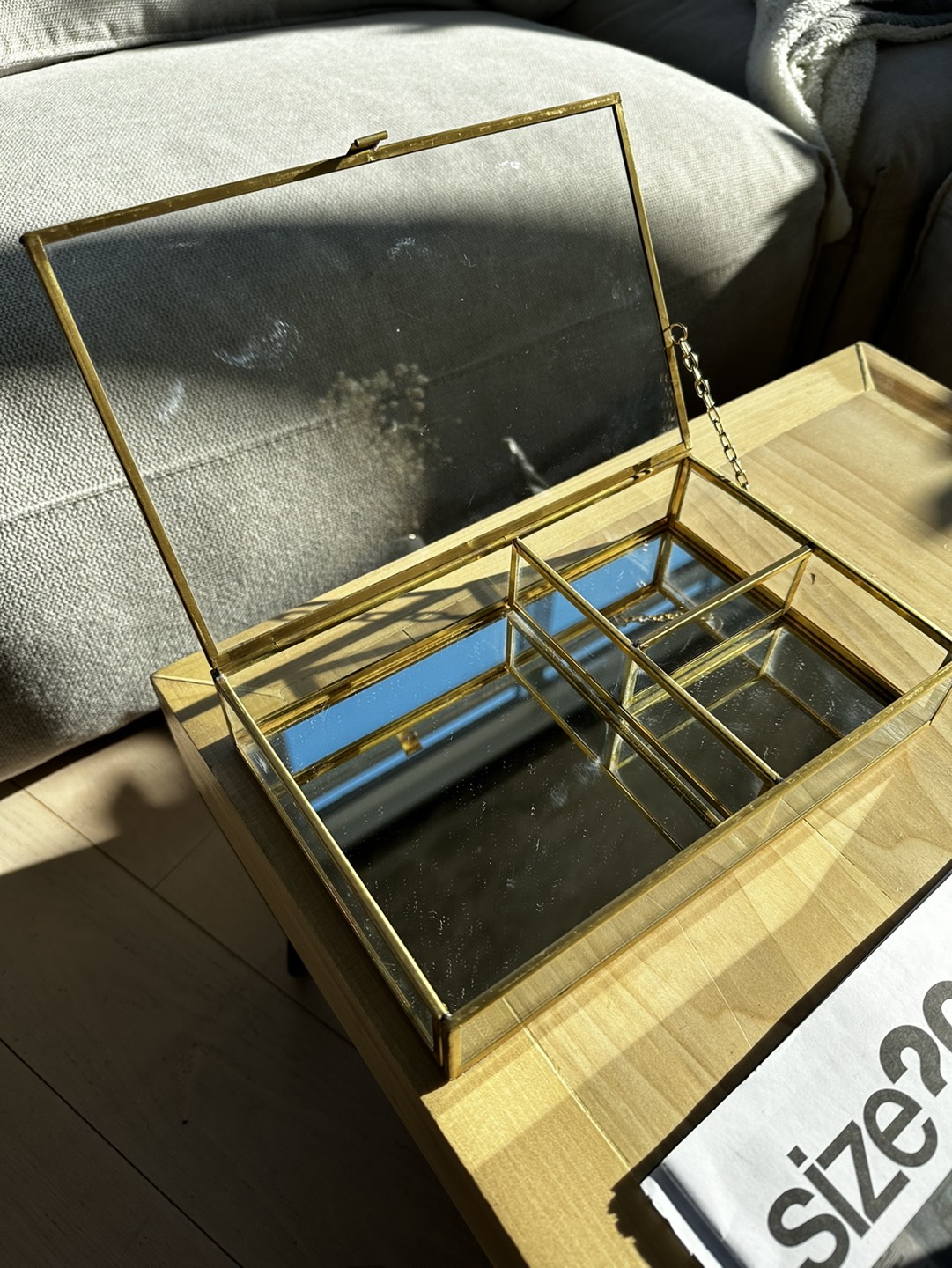 💸Glass and gold jewelry box thumbnail