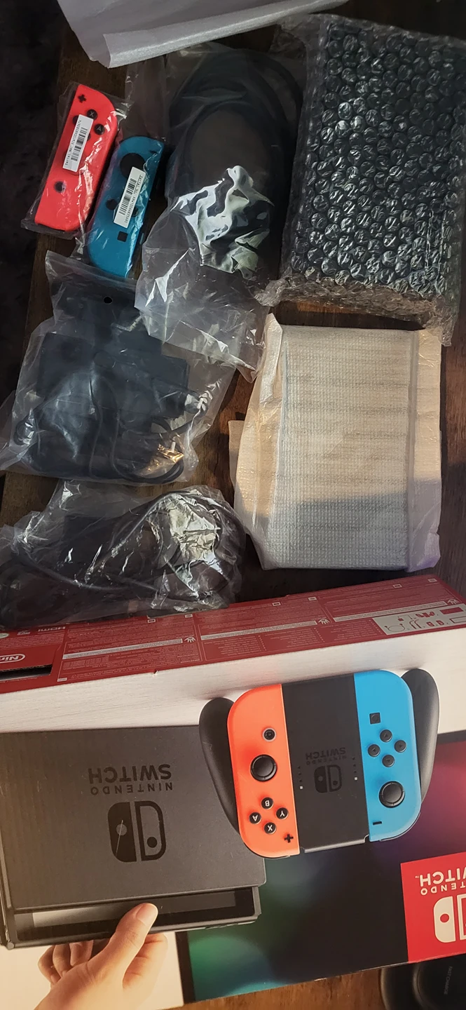 Nintendo Switch V2 - photo 2