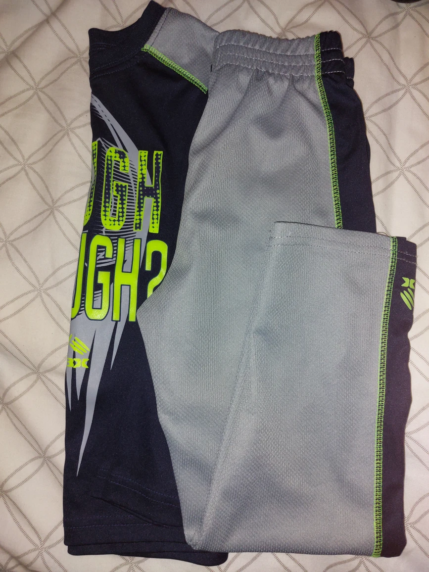 90+ Boys Fall/Winter Clothes T-shirts, Shorts, PJ's Size 6-7/8 image indicator(2)