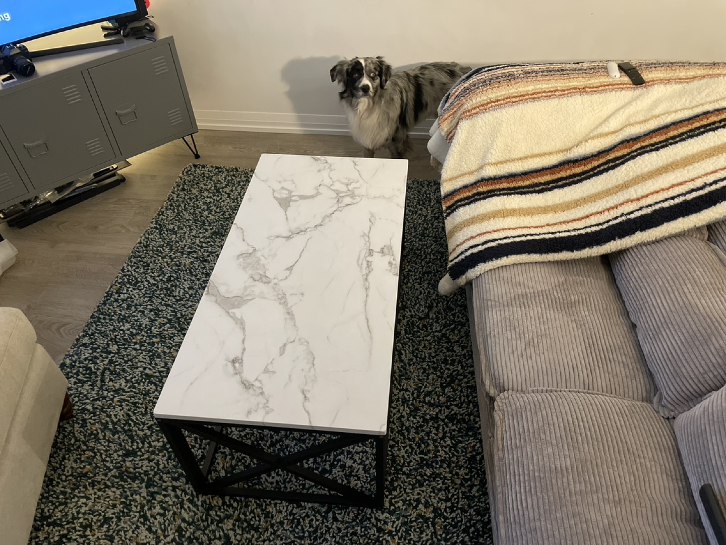 Sturdy coffee table like new, MDF wood top marble design - photo 3